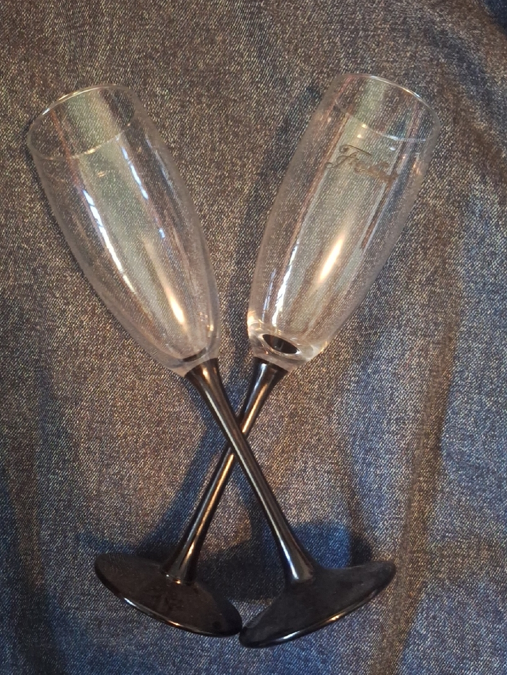 Elegant Clear Champagne Flutes with Black Stems - Pair